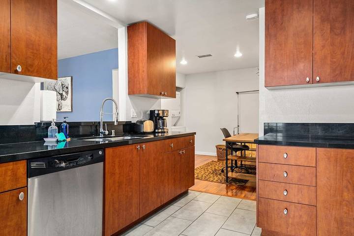 Vacation rental for 6 people, with balcony, with pets in West Los Angeles