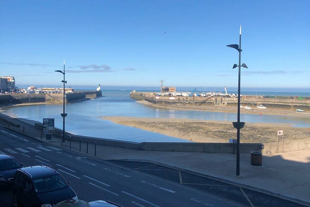 Ganze Wohnung, Apartment with direct view of the port and 10mm from the beach/ Casino Le Tréport in Le Tréport, Dieppe und Umgebung