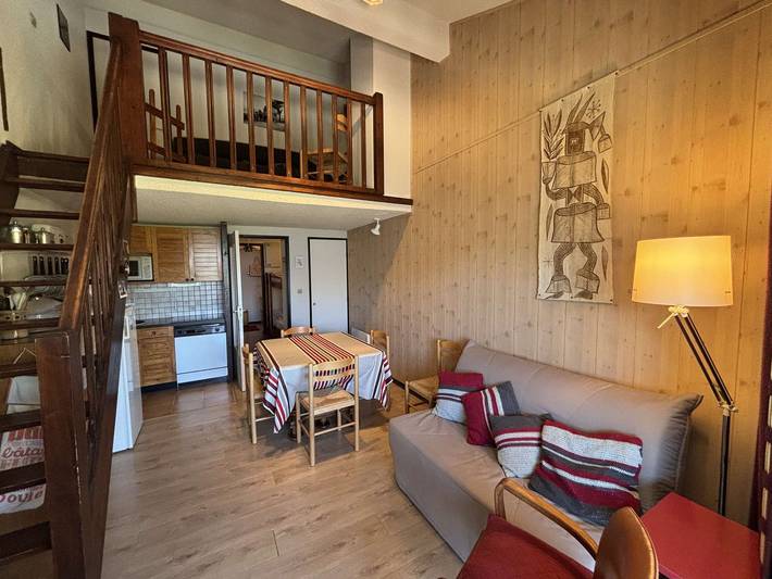 Apartamento entero, Apartamento amplio de 2 habitaciones con altillo a 100 m de las pistas in Auris, Parque Nacional de los Ecrins