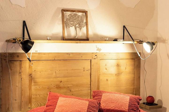 Ganze Wohnung, Renovated Provencal studio, in the heart of the village of Eyragues, beautiful flower-filled courtyard in Eyragues, Arles und Umgebung
