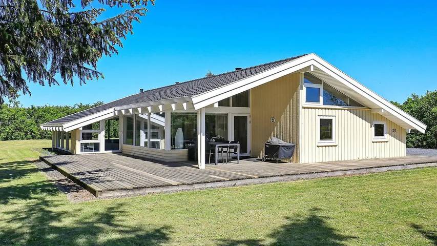 Ferieudlejning for 11 personer, med jacuzzi og sauna såvel som terrasse og pool, husdyr tilladt i Lønstrup