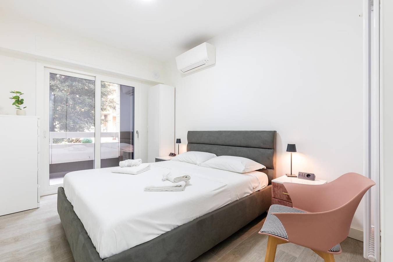 Cały apartament, Apartament wakacyjny dla 4 osób z balkon/ taras in Lido di Ostia, Rzym