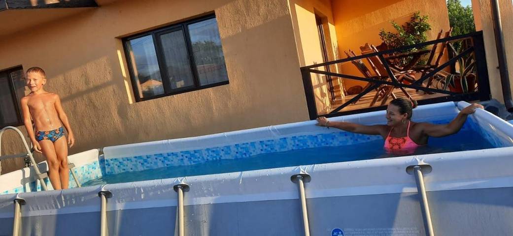 Gîte pour 2 personnes, avec jardin et vue sur le lac ainsi que vue et piscine, adapté aux familles en Roumanie - 4