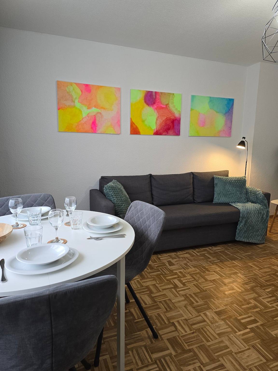 Ganze Wohnung, Apartment 'Art Home – Mit Balkon' mit Balkon und Wlan in Meiderich/Beeck, Duisburg