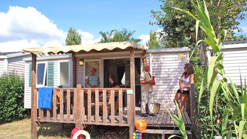 Camping für 4 Personen, mit Balkon und Pool in Le Dramont