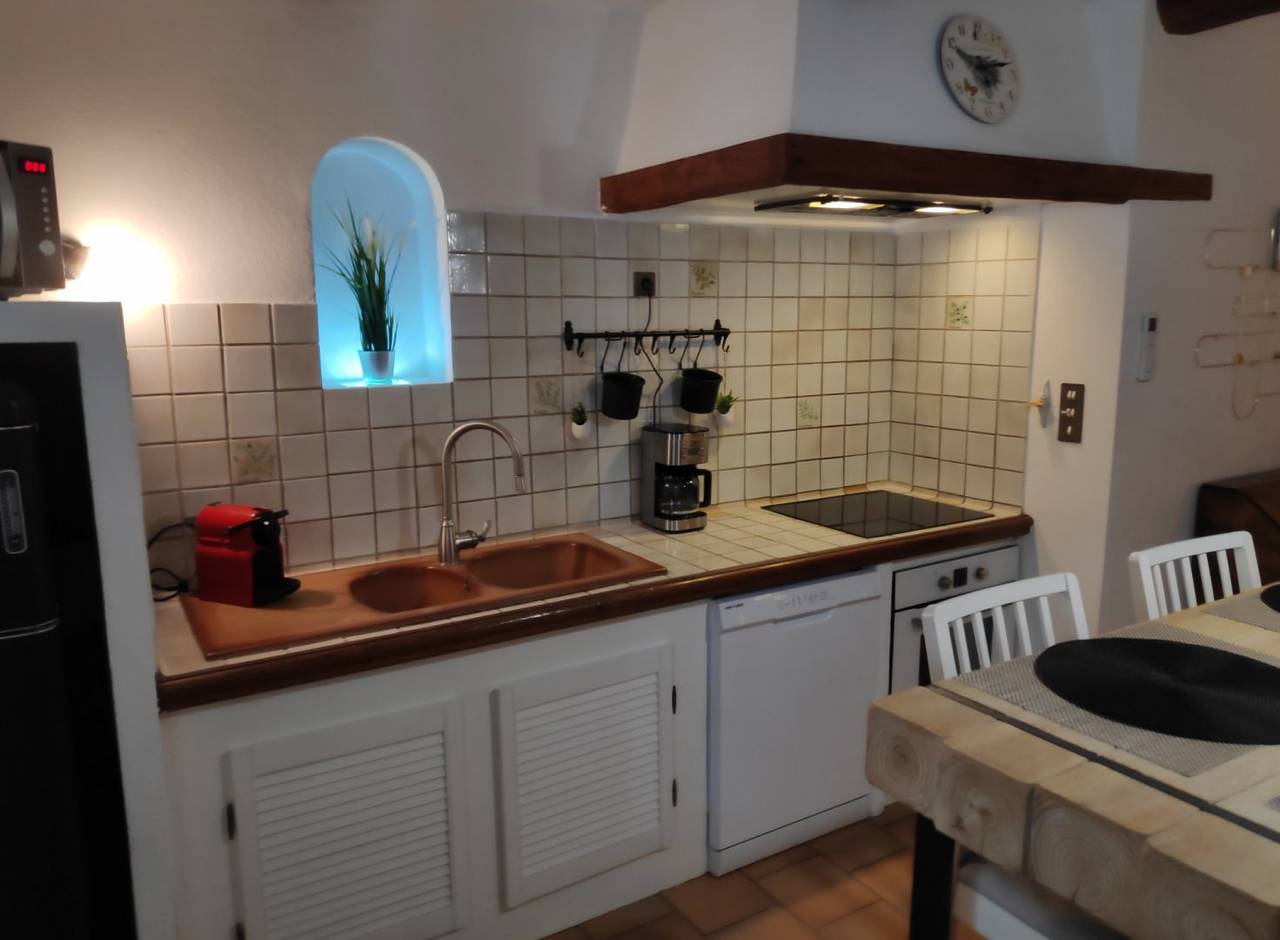Appartement entier, Le Figoloriot, Gîte de village climatisé in Saint-Paulet-de-Caisson, Région de Nîmes