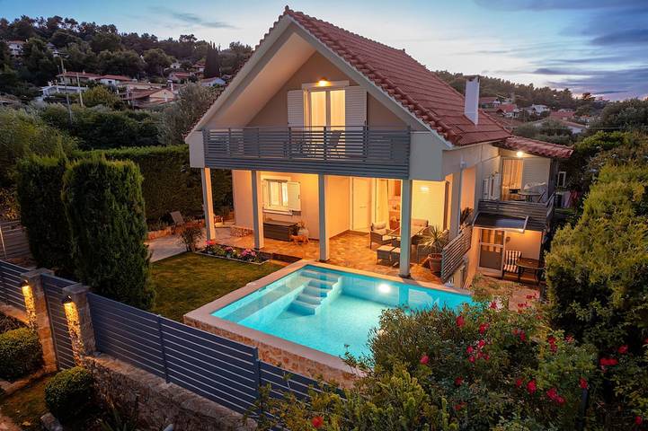 Villa für 12 Personen, mit Garten und Whirlpool sowie Balkon - 1