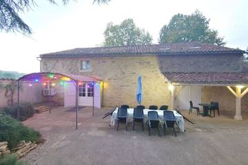 Gîte pour 8 personnes, avec terrasse et jardin à Duravel