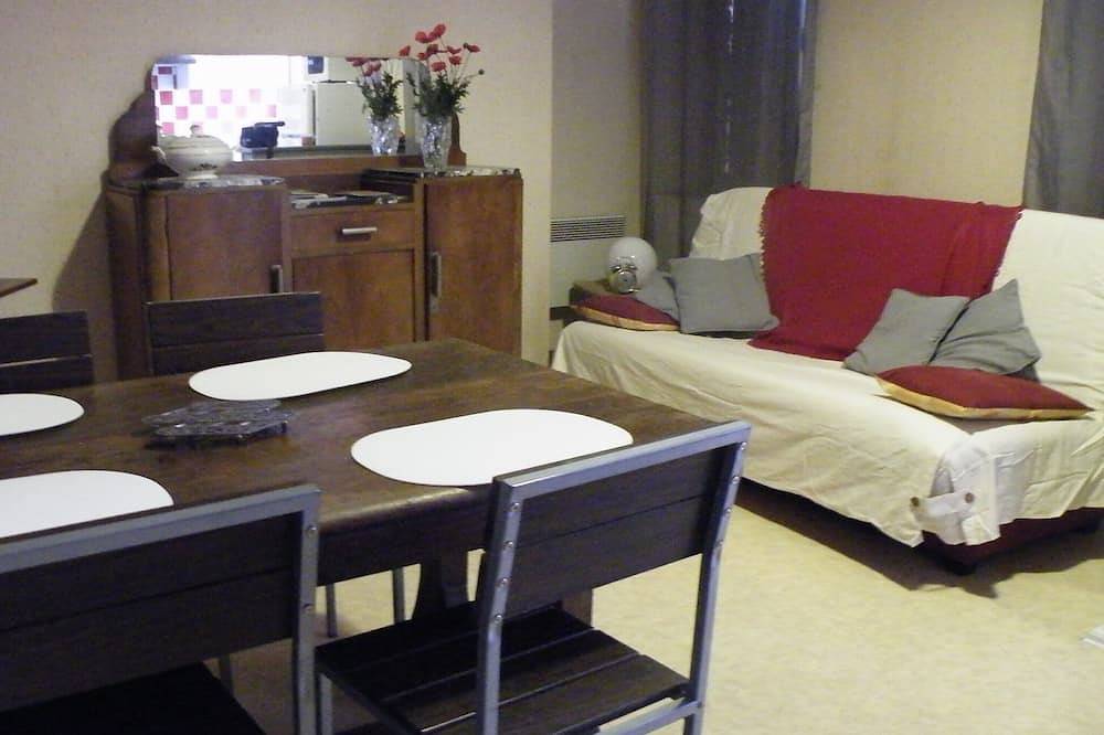 Appartement entier, Passion Vintage avec vue sur les toits in Beaumont-de-Lomagne, Tarn-et-Garonne