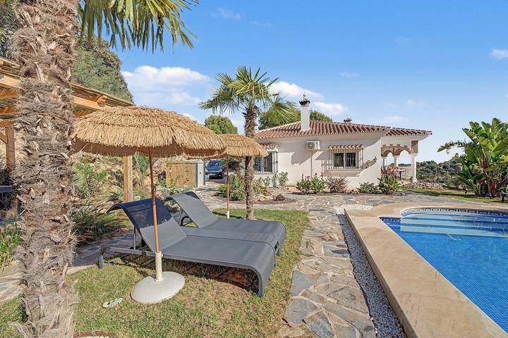 Bed and Breakfast 'La Única' with Mountain View, Wi-Fi and Air Conditioning in Coín, Málaga Province