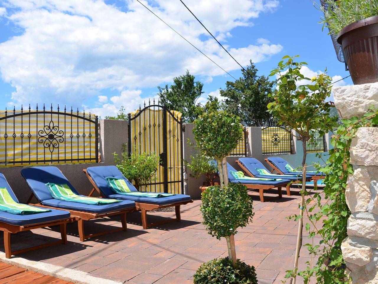 Großes Ferienhaus mit eigenem Pool und Terrasse in Grizane, Primorje-Gorski Kotar