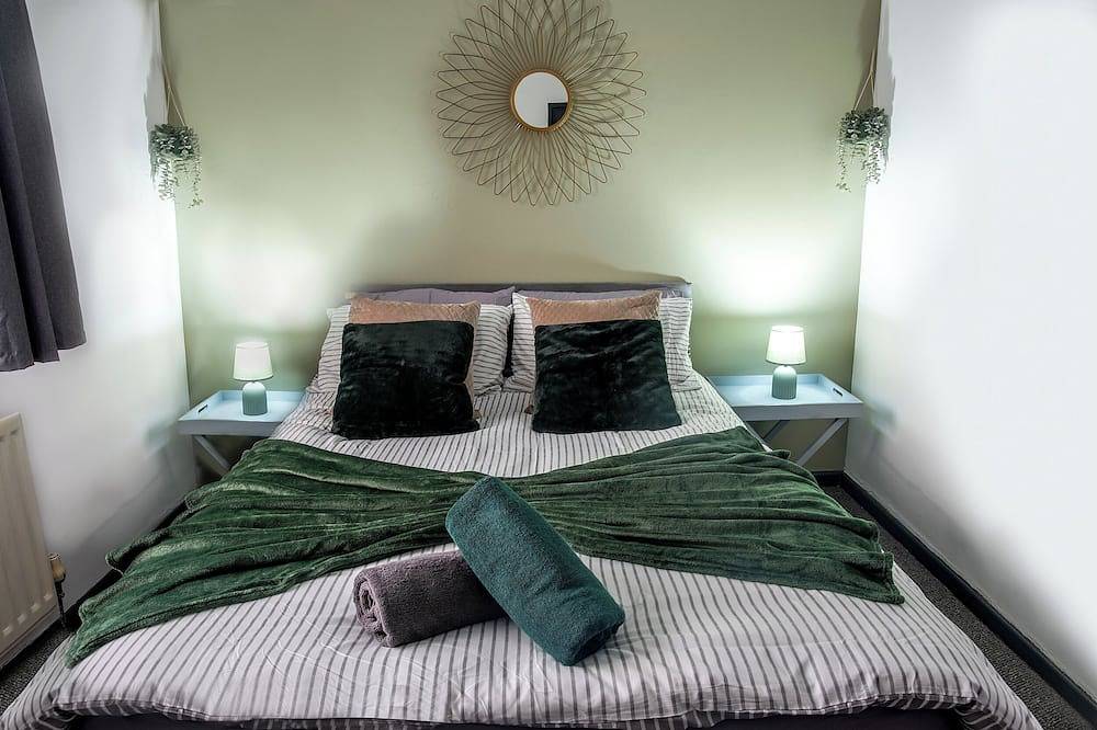 Stylish 3 bedroom Wigan House sleeps 7 in Wigan, Grand Manchester