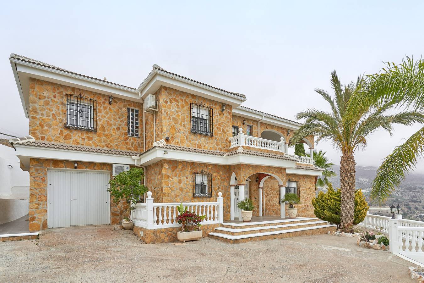Villa 'Soraida' with Sea Views, Wi-Fi, and Central Heating in Itrabo, Costa Tropical