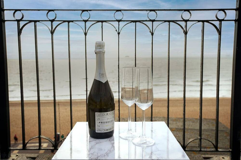 Ganze Wohnung, 2 Bedroom Beach Front Apartment with Terrace! in Southsea, Portsmouth