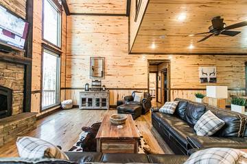 Log Cabin for 12 Guests in Broken Bow, Broken Bow Lake, Picture 4