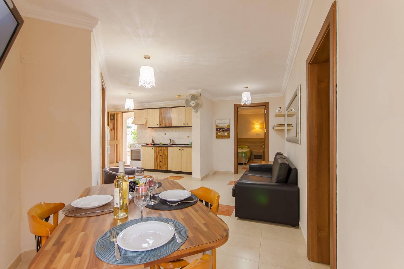 Entire apartment, Villa & Pool 1 Mellieħa Bay Retreat in il-Mellieha, Mellieha