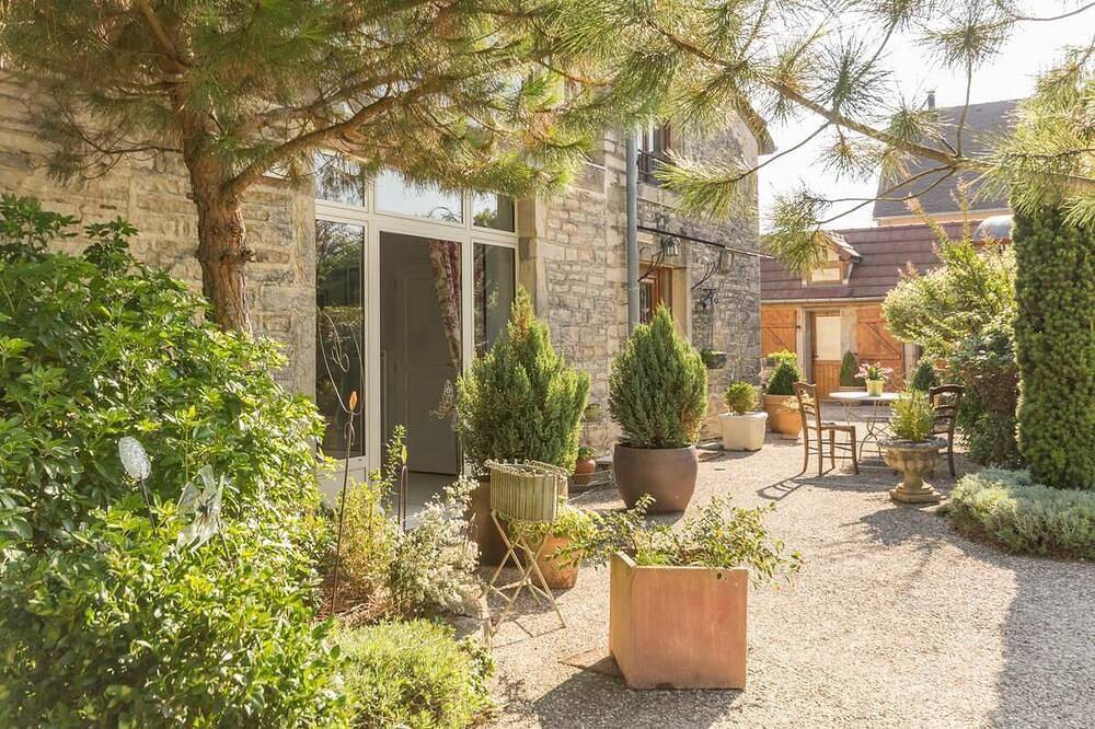 Cottage de Bacchus, gîte au calme in Beaune, Région de Beaune