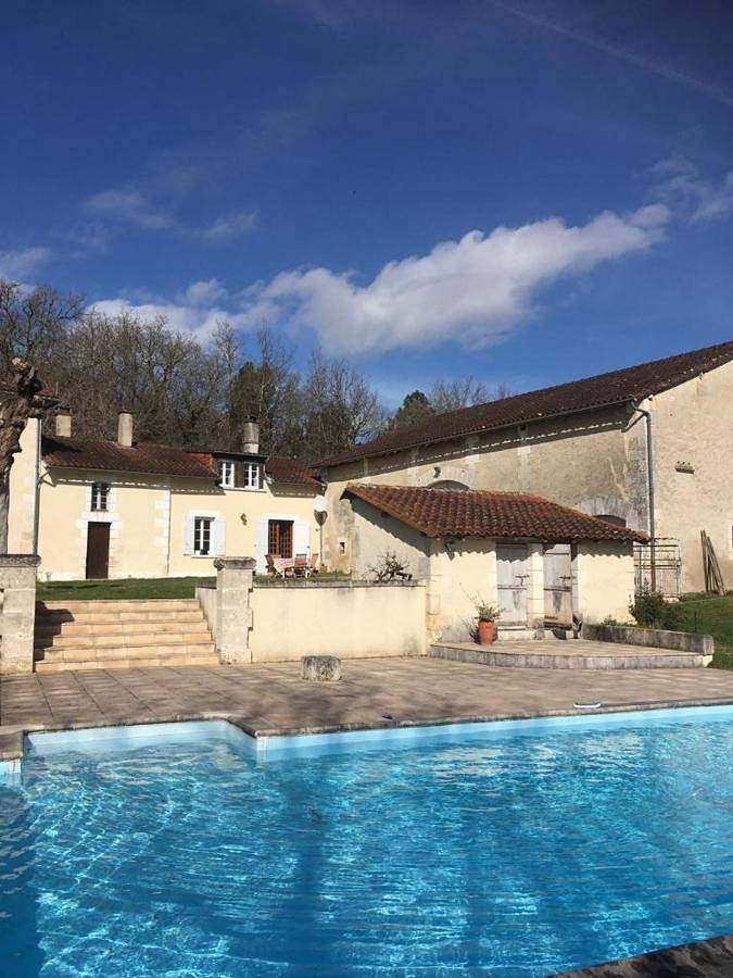 Gîte pour 5 personnes, avec piscine ainsi que vue et jardin à Celles