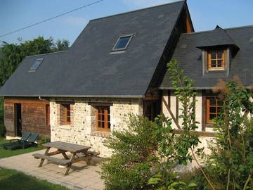 Gîte pour 6 personnes, avec vue sur le lac ainsi que terrasse et jardin, animaux acceptés à Fatouville-Grestain
