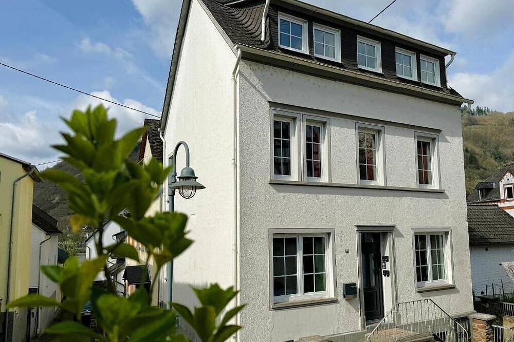 Ganze Wohnung, Modernes, freundliches Apartment im Wingert, in zentraler Ortslage von Bullay in Bullay, Traben-Trarbach und Umbegung
