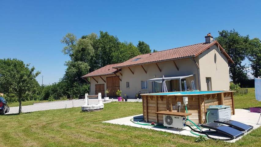 Location de vacances pour 8 personnes, avec jardin ainsi que piscine et vue, animaux acceptés dans Ménetreuil