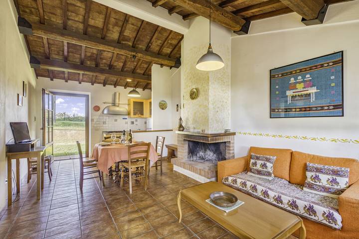 Agriturismo per 4 persone, con terrazza e piscina, con animali domestici in Castiglione del Lago