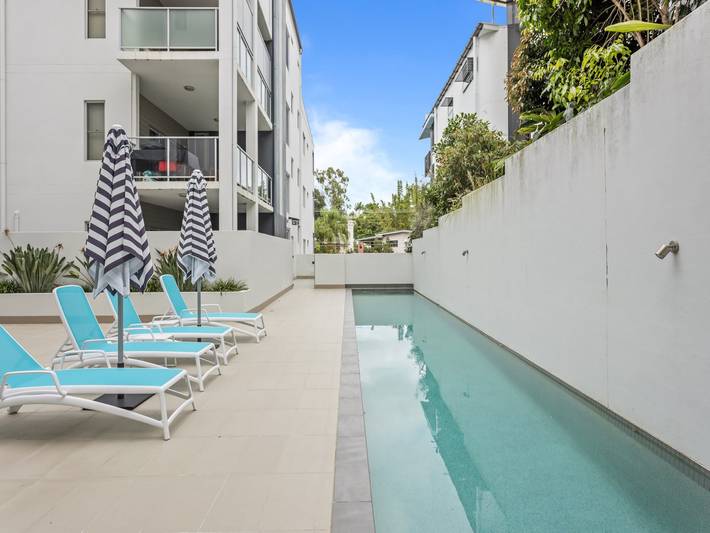 Vacation rental for 4 people, with balcony/terrace and pool, kid friendly in Brisbane