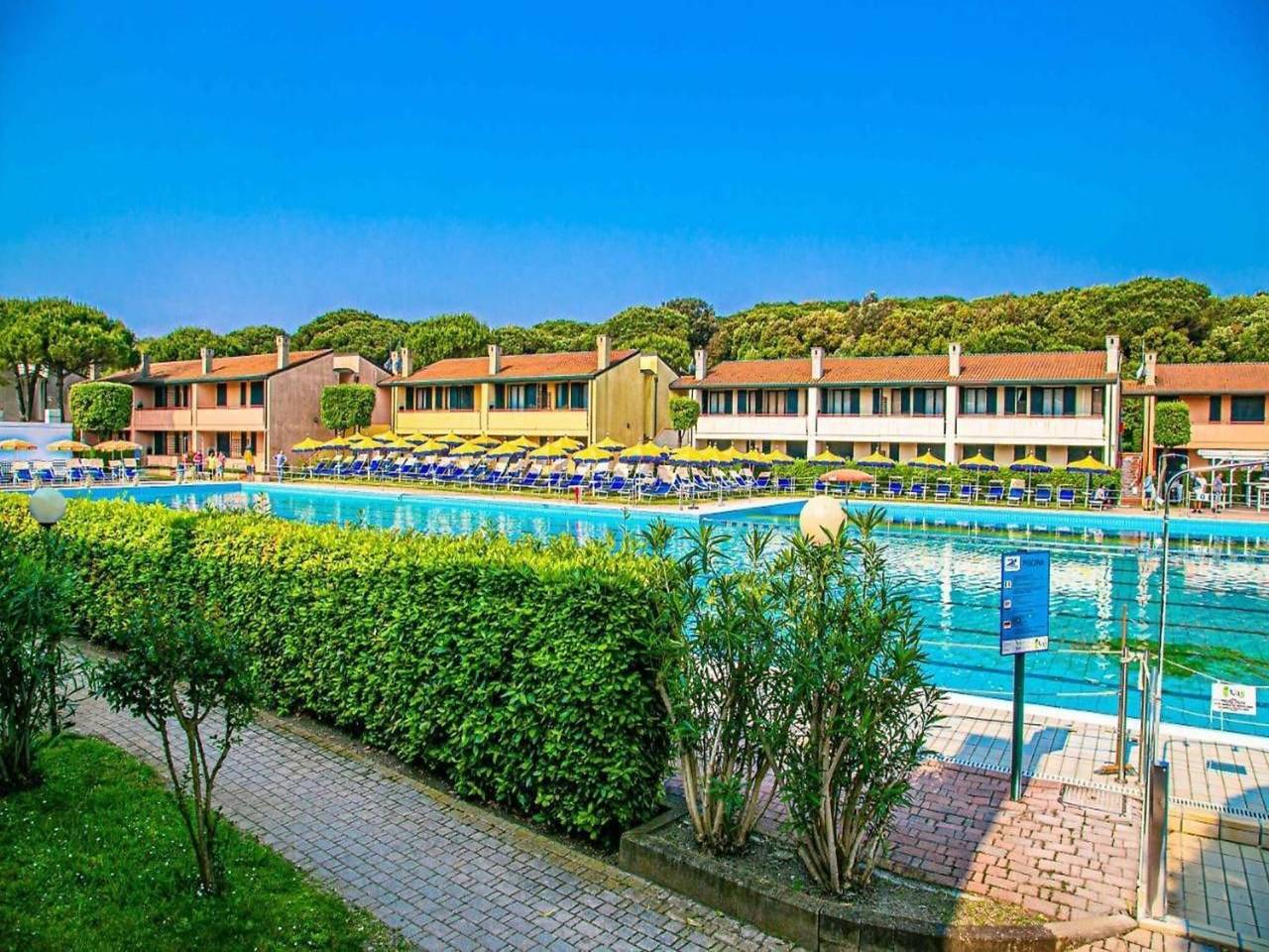 Entire apartment, Bright apartment with pool near the sea in Rosolina Mare, Polesine