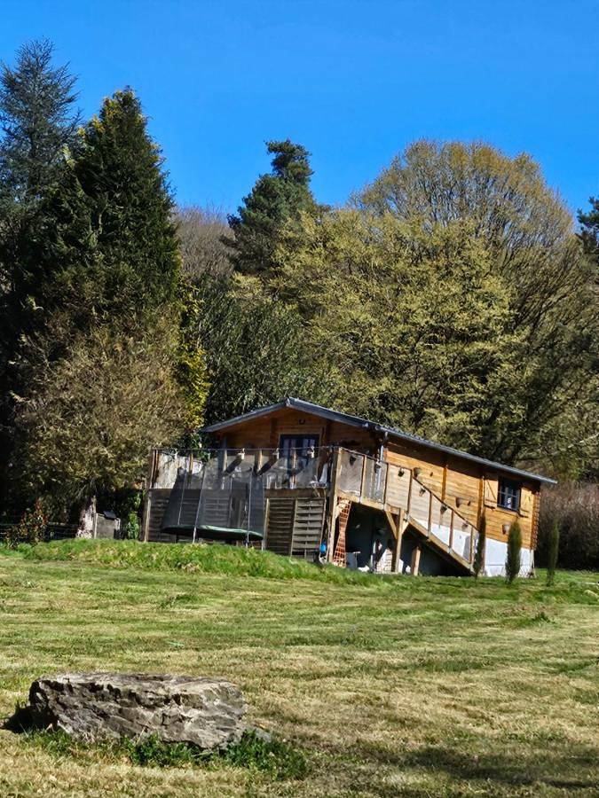 Gîte pour 6 personnes, avec Balcon et Terrasse ainsi que Jardin et Vue à Les Mazures