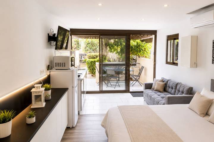 Gîte pour 2 personnes, avec Terrasse et Piscine dans Plage Naturiste (Le Cap d'Agde)