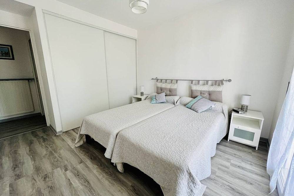 Entire apartment, T2 in Cambo-Les-Bains, balcony, private parking, near thermal baths in Cambo-les-Bains, Bayonne region