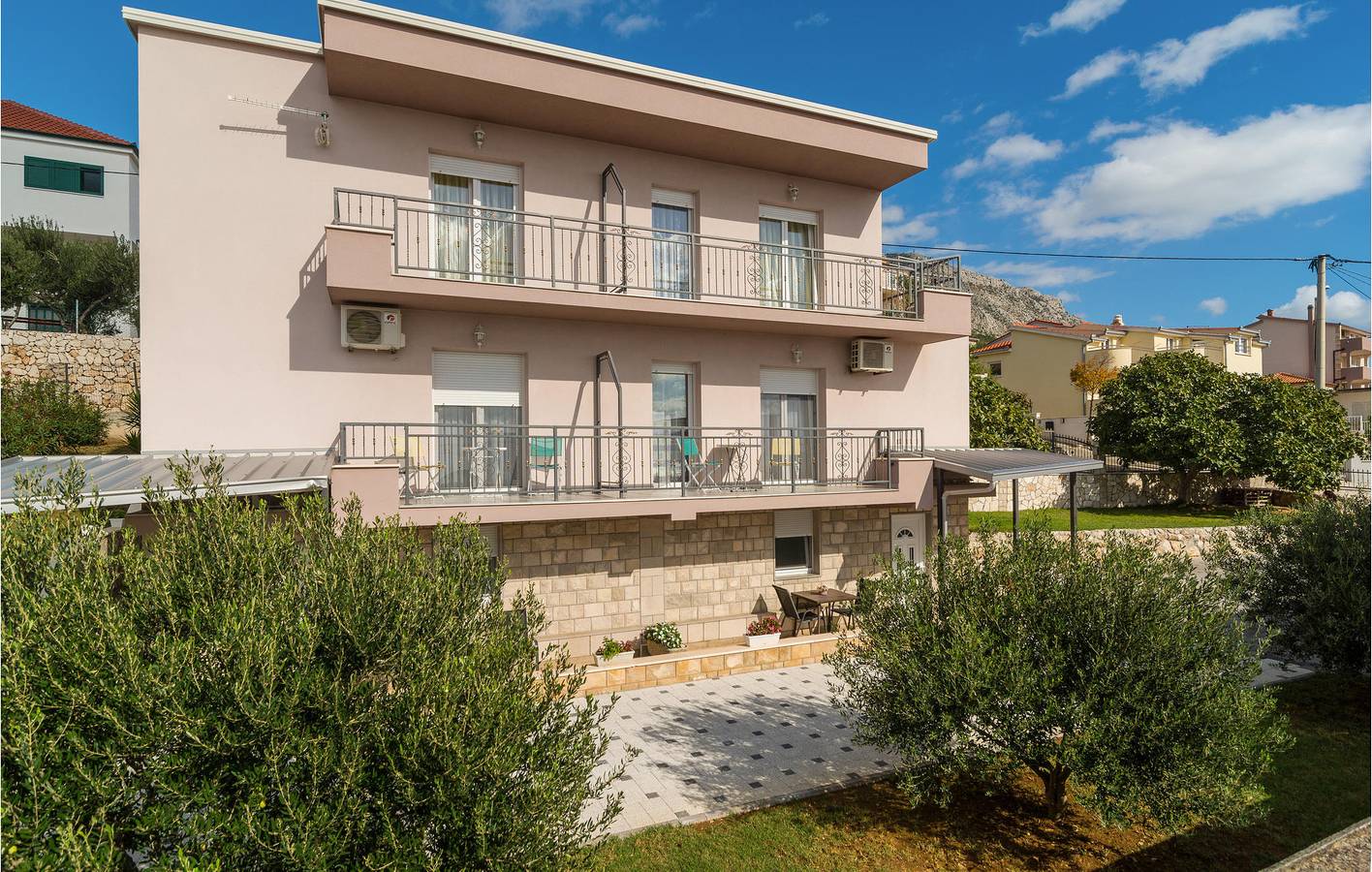 Ganze Ferienwohnung, Ferienwohnung für 8 Personen mit Terrasse in Dugi Rat, Split-Dalmatien