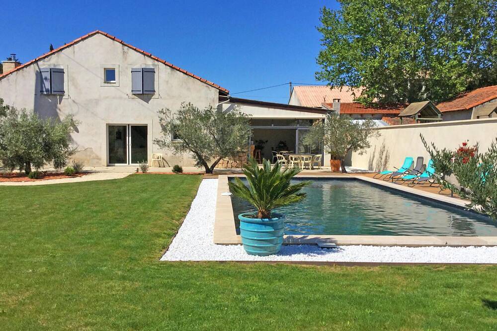 Location vacances villa piscine Les Vigneres. in Cavaillon, Parc naturel régional du Luberon