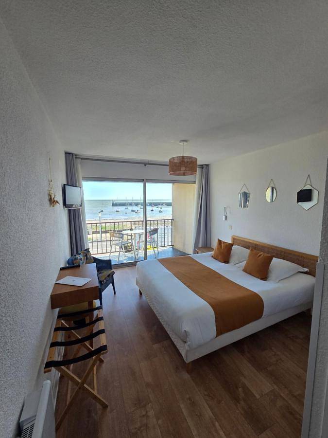 Twin Room with Sea View in Sarzeau, Côte des Mégalithes