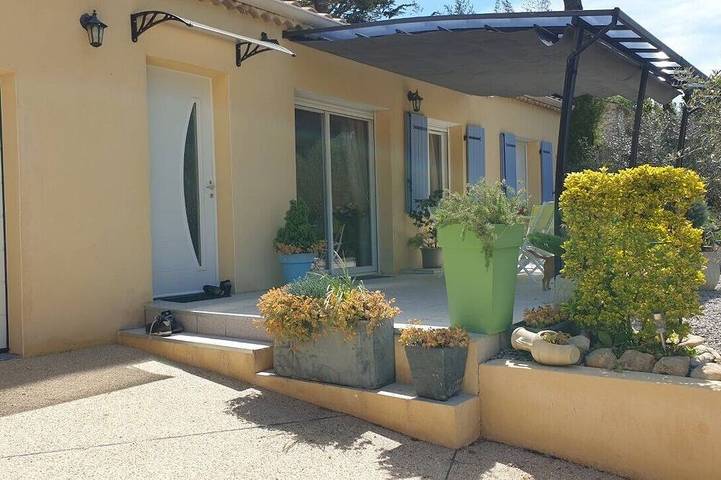 Location de vacances pour 4 personnes, avec terrasse et jardin, animaux acceptés à Entrechaux