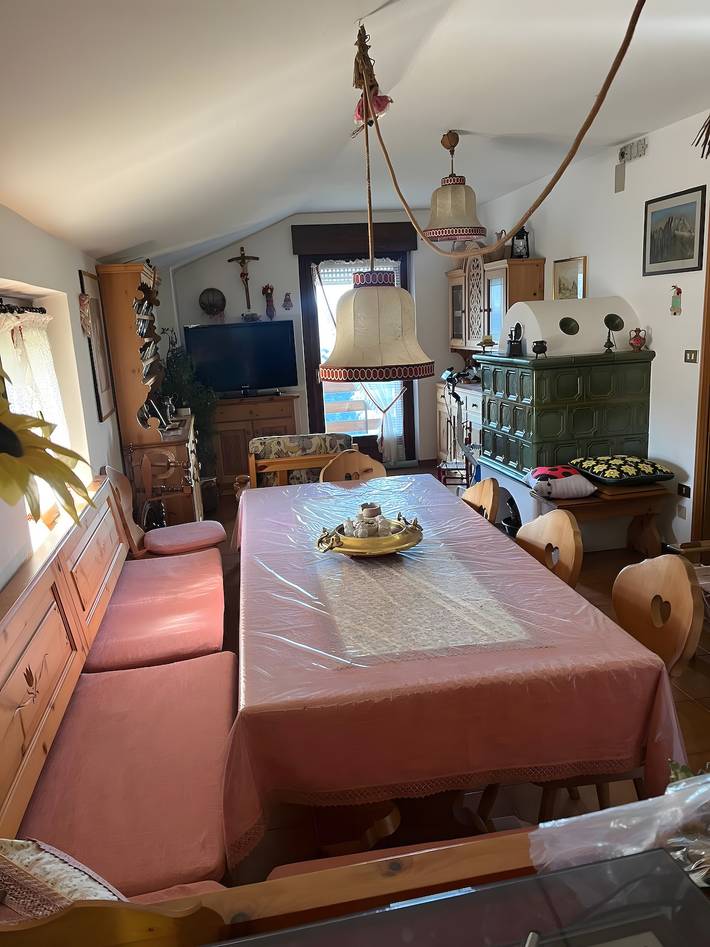 Apartamento inteiro, Apartamento 'O Refúgio do Brunone' com vista montanha, varanda e Wi-Fi in Valda (Itália), Altavalle