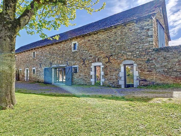 Location de vacances pour 4 personnes, avec Jacuzzi et Terrasse ainsi que Jardin et Sauna dans Manhac