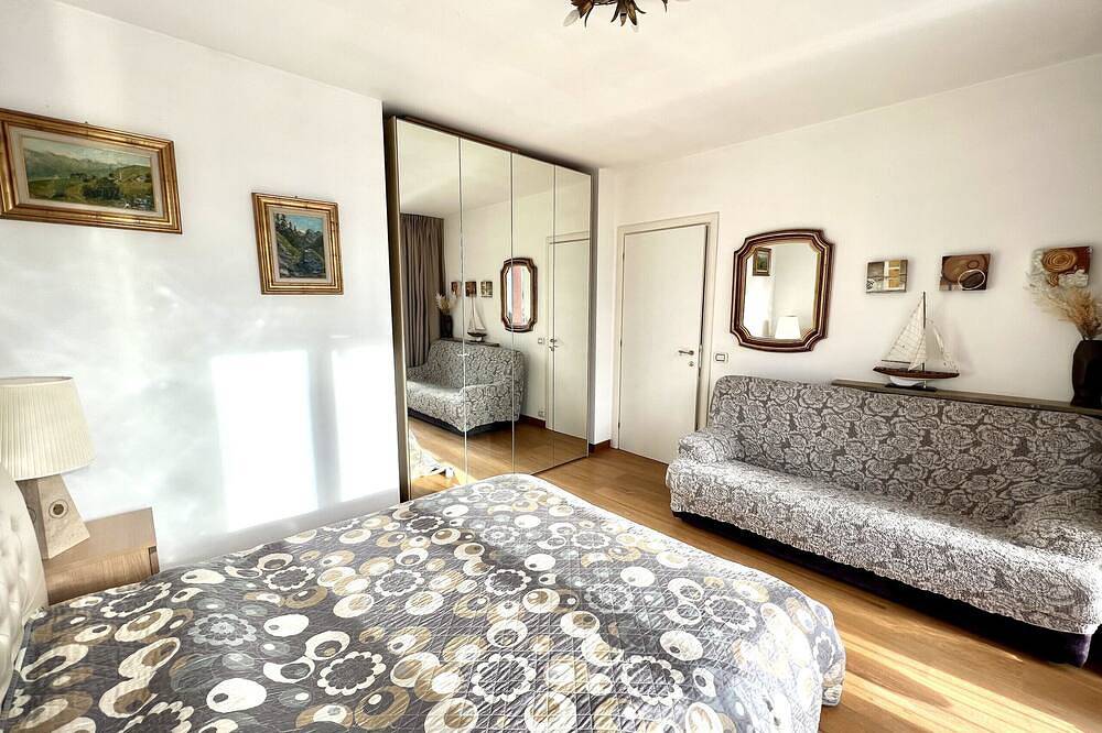 Ganze Wohnung, Elizaveta apartment with lake view and terrace in Oggebbio, Oggebbio Gemeinde