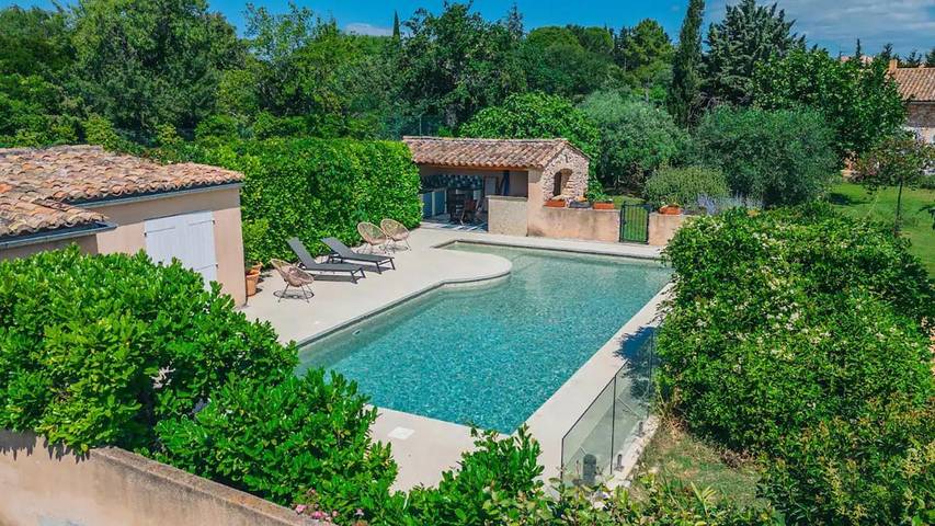 Location de vacances pour 8 personnes, avec jardin ainsi que piscine et vue à Saint-Marcel-d'Ardèche