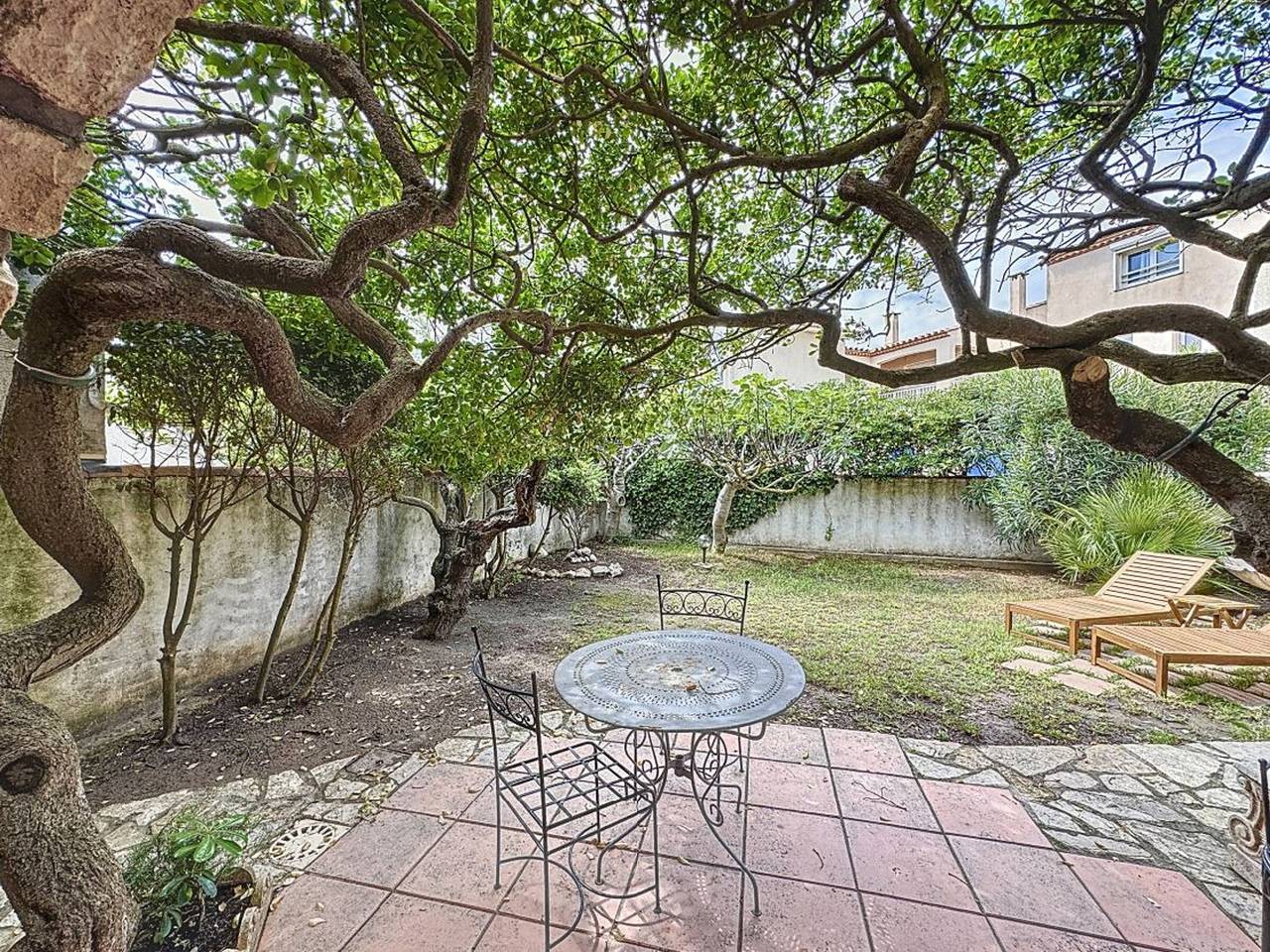 Entire studio, Studio for 2 in Saintes-Maries-de-la-Mer, near beach and village, quiet garden in Saintes-Maries-de-la-Mer, Arles region