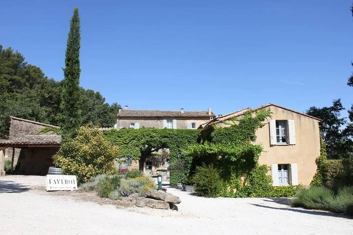 Ganze Wohnung, Gîte Figuier - in the Provencal farmhouse of Domaine Faverot in Maubec, Regionaler Naturpark Luberon