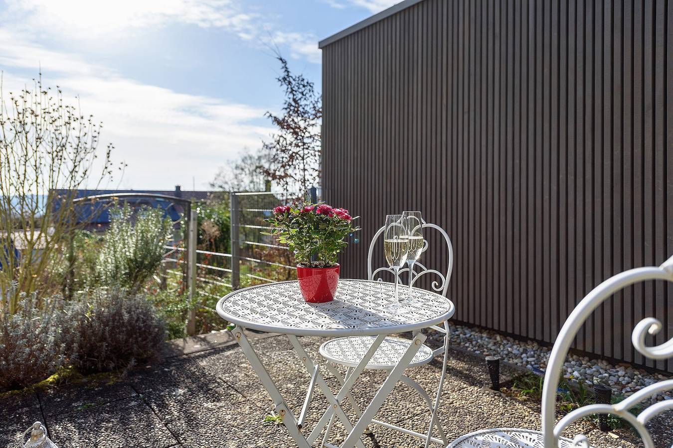 Ganze Wohnung, Ferienwohnung "Rosenrot" am Bodensee mit Wlan & Terrasse in Überlingen, Region Bodensee-Oberschwaben