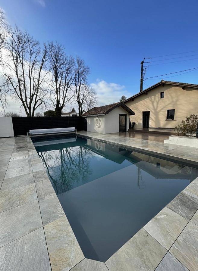 Gîte pour 3 personnes, avec piscine ainsi que vue et jardin à Villeréal