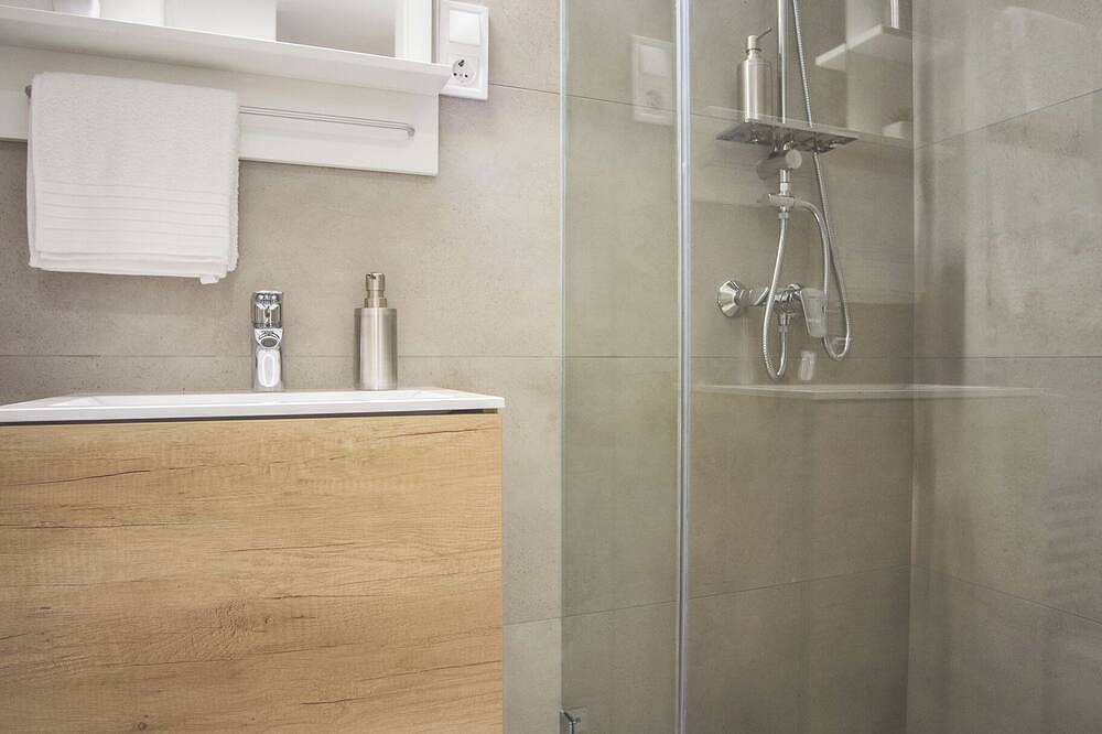 Ganze Wohnung, History, steps from Budapest Ruin Bars and streetfood,Charming 1-bedroom studio in Budapest, Danube-Ipoly National Park