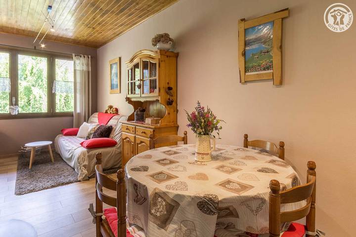 Gîte pour 4 personnes, avec jardin dans Montvernier