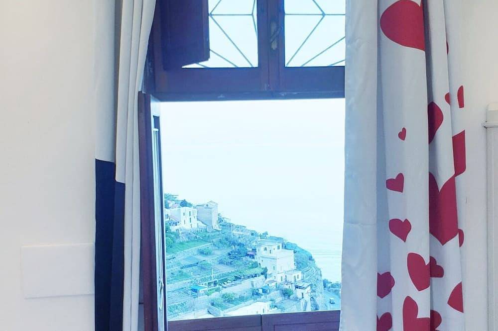 Magnificent suite with a bathtub and sea view of Amalfi, 15 minutes from beach in Amalfi, Sorrento Coast