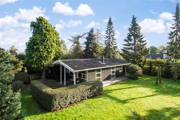 Ferienhaus für 4 Personen, mit Terrasse in Råbylille Strand