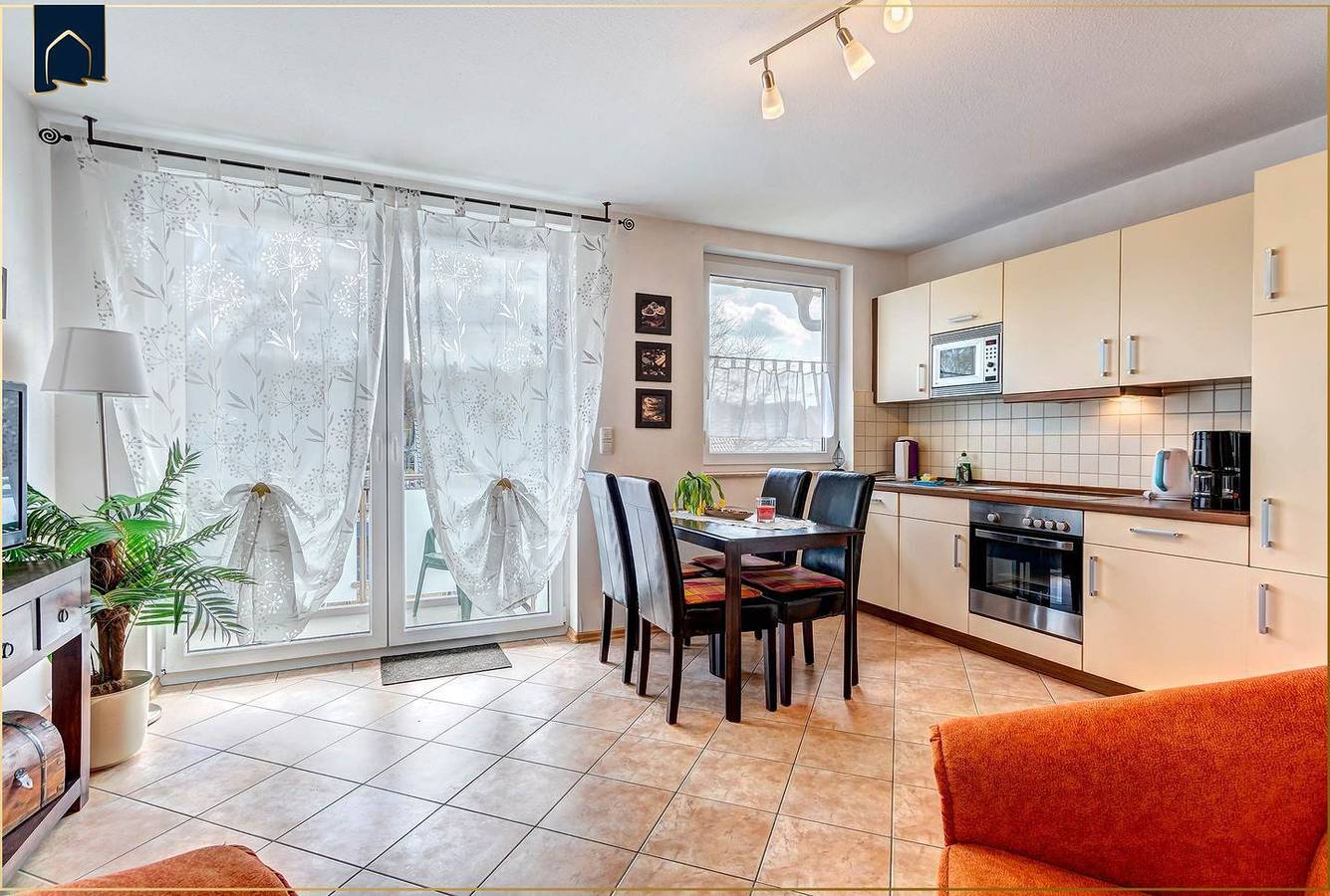 Ganze Wohnung, Gemütliche Ferienwohnung mit Balkon nahe Strand und Zentrum in Ückeritz, Bernsteinbäder