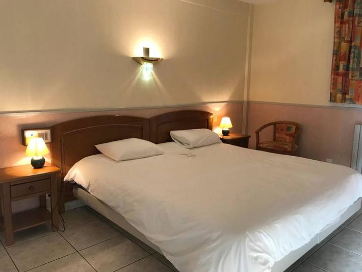 Hôtel pour 3 personnes, avec jacuzzi ainsi que piscine et sauna, animaux acceptés à La Cabanasse - 3