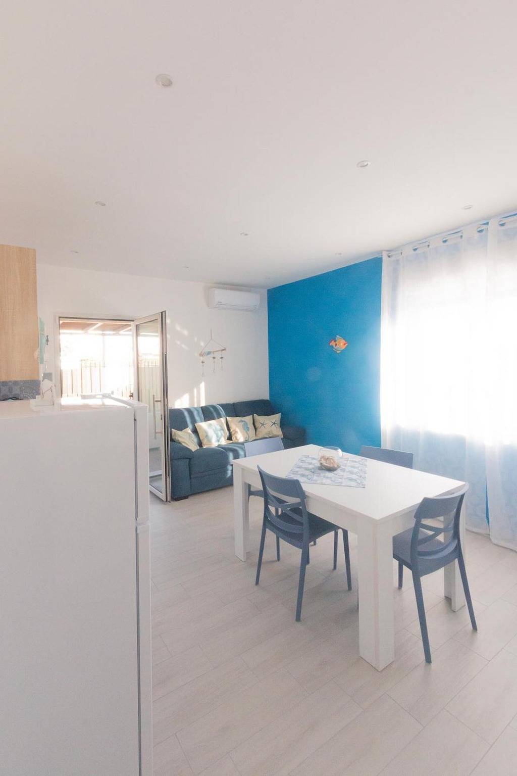 Apartamento entero, Apartamento 'Lido Azzurro Sea Mare' con vistas al mar, Wi-Fi y aire acondicionado in Villagrazia di Carini, Carini